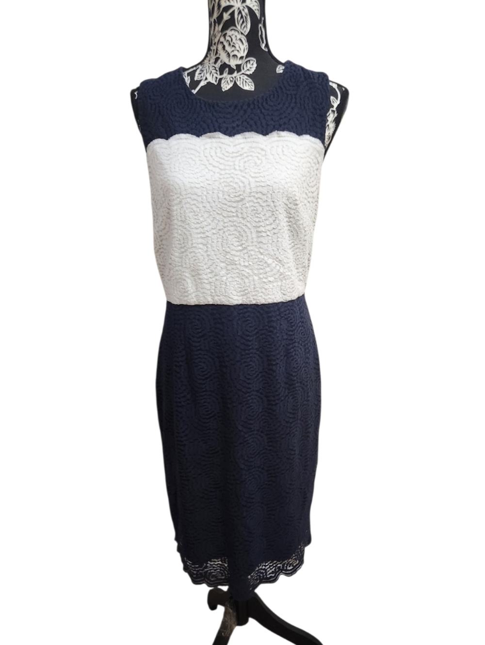 Karl Lagerfeld Paris Sleeveless Scalloped Lace Bodice Midi Dress Size: 12
